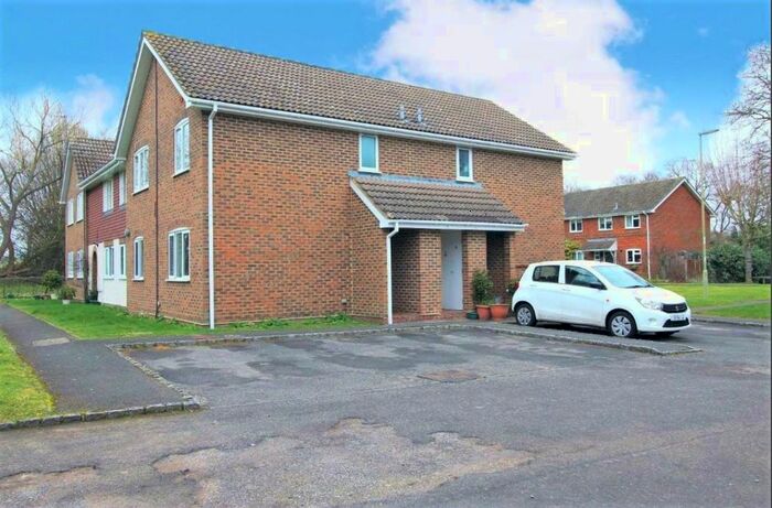 1 Bedroom Flat To Rent In Swan Way, Church Crookham, GU51