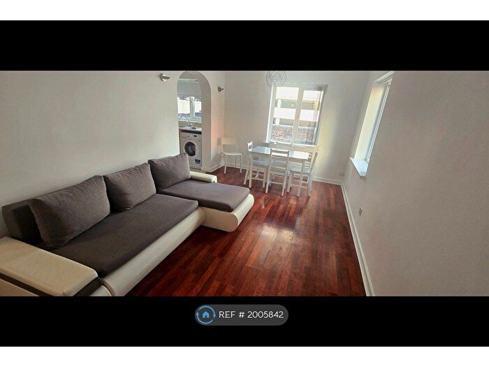 2 Bedroom Flat To Rent In Queens Court, Birmingham, B1