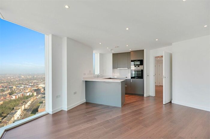 2 Bedroom Flat To Rent In Pinnacle Apartments, Saffron Central Square, Croydon, CR0