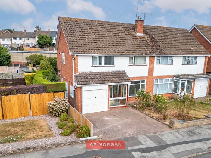 3 Bedroom Semi Detached House For Sale In Wirehill Drive, Redditch, Worcestershire, B98