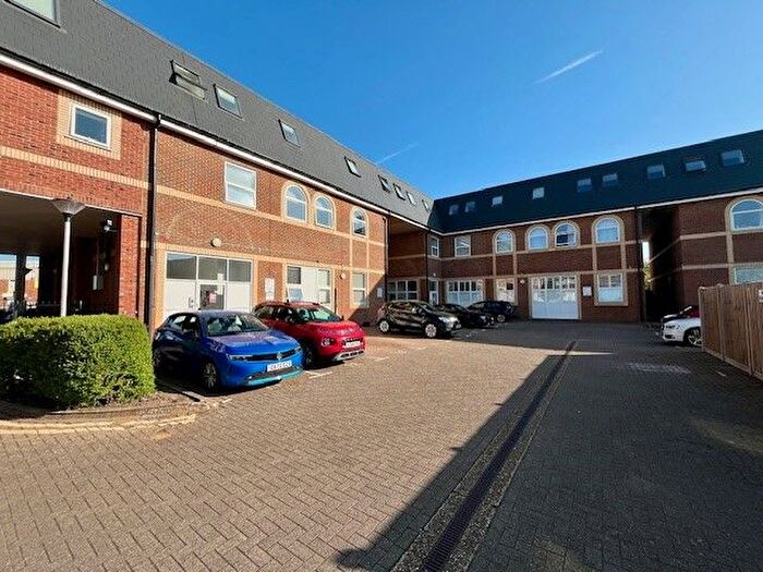 2 Bedroom Flat To Rent In Alton Mews, Aylesbury, HP19