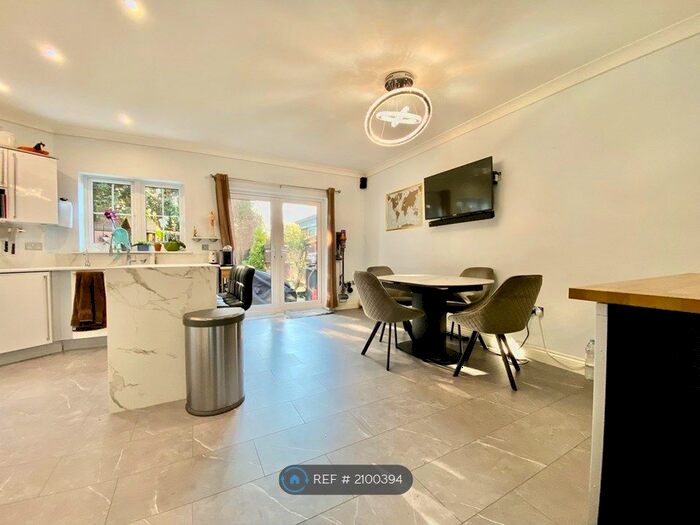 4 Bedroom Terraced House To Rent In Ash Close, Banstead, SM7