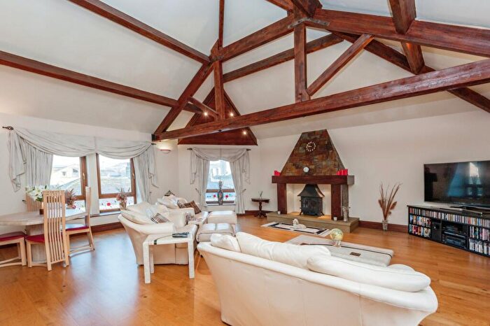 3 Bedroom Penthouse To Rent In King Cross Street, Halifax, West Yorkshire, HX1