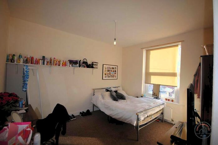 4 Bedroom House To Rent In Queens Road, Leeds, LS6