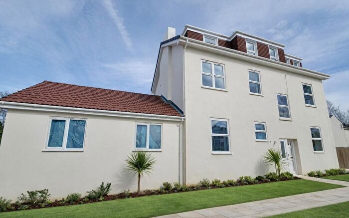 2 Bedroom Apartment For Sale In Juniper Gardens, Southsea, PO5