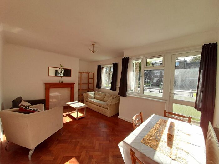 3 Bedroom Flat To Rent In Caldwell Street, London, SW9