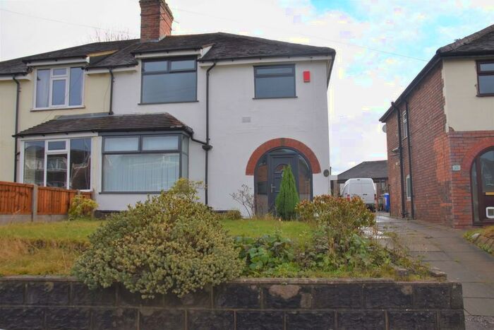 3 Bedroom Semi-Detached House To Rent In Trent Valley Road, Penkhull, Stoke-on-Trent, ST4