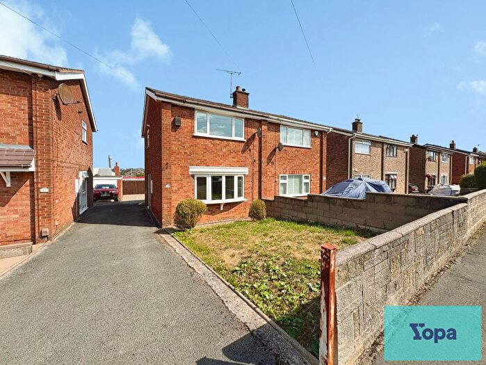 3 Bedroom Semi-Detached House For Sale In Normanton Grove, Stoke-On-Trent, ST3