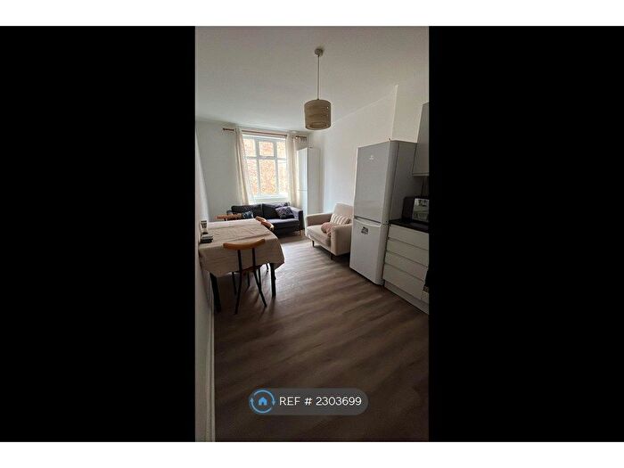 3 Bedroom Flat To Rent In Seven Sisters Road, London, N4