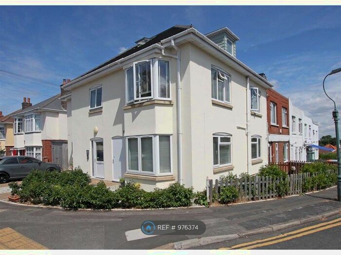 2 Bedroom Flat To Rent In Marie Court, Bournemouth, BH9