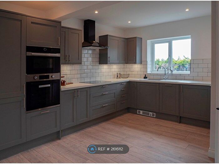3 Bedroom Flat To Rent In South Ella Way, Kirk Ella, Hull, HU10