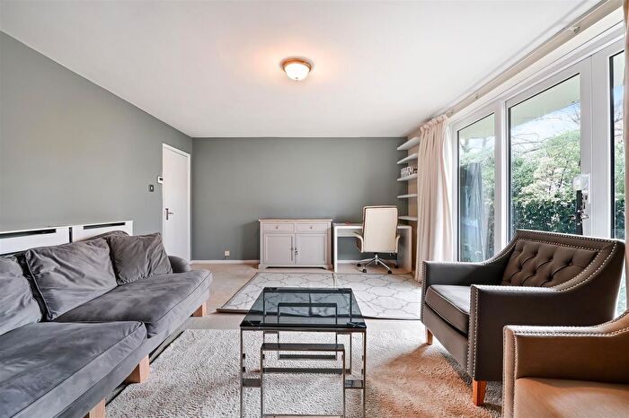 2 Bedroom Flat To Rent In Lansdowne Road, West Wimbledon, SW20