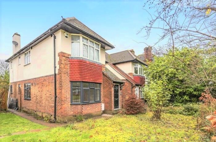 2 Bedroom Maisonette To Rent In Robins Court, Bromley Road, Beckenham, Kent, BR3