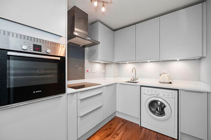 2 Bedroom Flat To Rent In Johnston Court, Oliver Road, E10