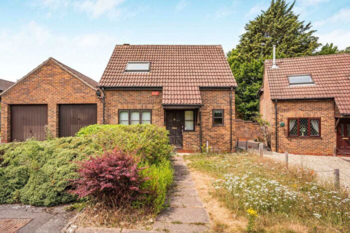 2 Bedroom Detached House For Sale In Sunnyside, Wheatley, OX33