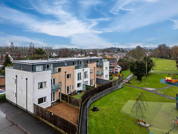 2 Bedroom Flat For Sale In Grove, Wantage, OX12