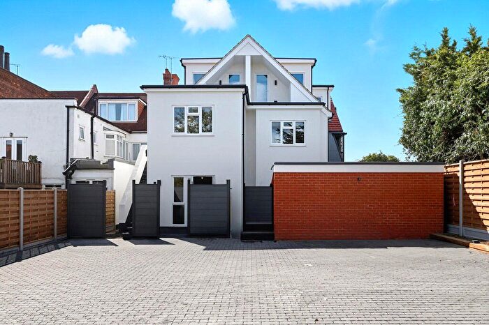 2 Bedroom Flat For Sale In London Road, Leigh-On-Sea, Essex, SS9