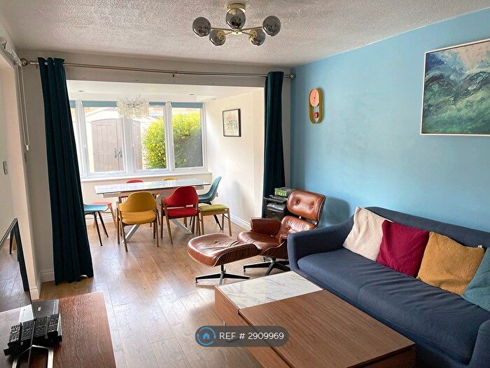 4 Bedroom Terraced House To Rent In Sweets Way, London, N20