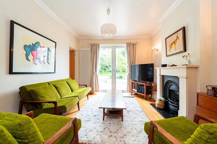 4 Bedroom Bungalow To Rent In Aultone Way, Sutton, SM1