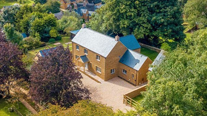 5 Bedroom Detached House For Sale In Stratford Farm House, Wroxton., OX15