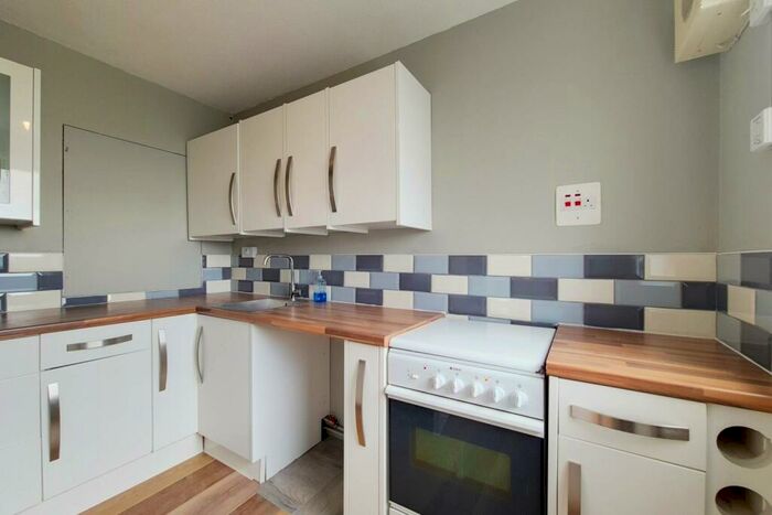 1 Bedroom Flat To Rent In Hurst Street, Poet's Corner, London, SE24