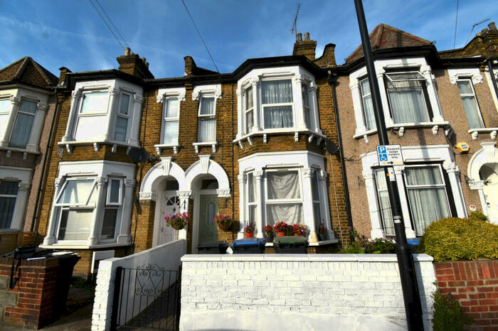 1 Bedroom Flat To Rent In South Street, Enfield, Greater London, EN3