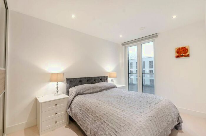 3 Bedroom Flat To Rent In Chiswick High Road, Chiswick, London, W4