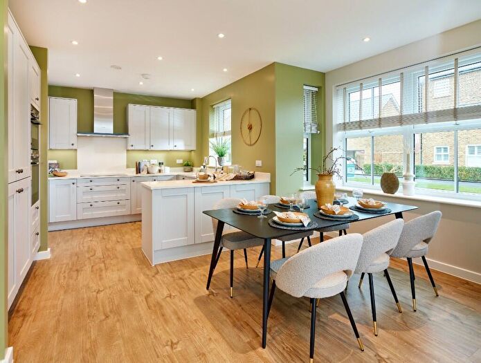 4 Bedroom Detached House For Sale In Clayhill Road, Burghfield Common, RG7