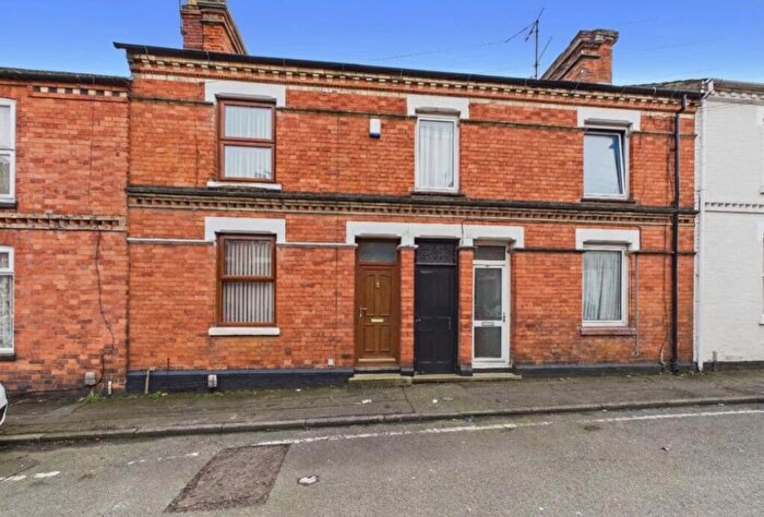 3 Bedroom Terraced House For Sale In King Street, Kettering, Northamptonshire, NN16