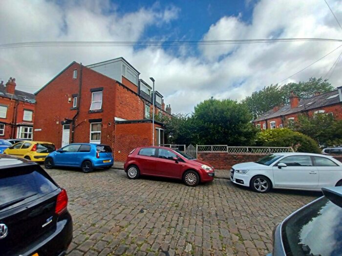4 Bedroom End Of Terrace House For Sale In Ash View, Headingley, Leeds, LS6