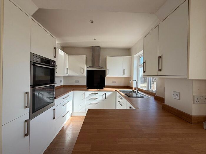 3 Bedroom End Of Terrace House For Sale In Benhurst Gardens, South Croydon, CR2
