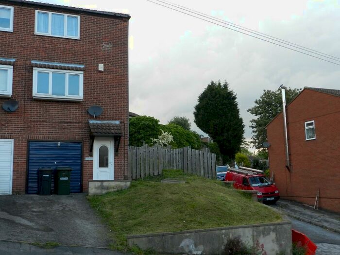 2 Bedroom Town House To Rent In Besecar Avenue, Nottingham, Nottinghamshire, NG4