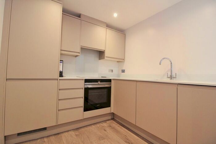 1 Bedroom Apartment To Rent In High Street, Maidenhead, SL6