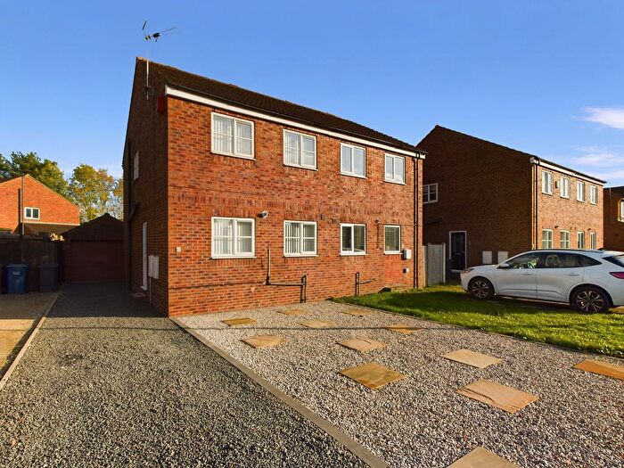 3 Bedroom Semi-Detached House For Sale In York Road, Barlby, YO8