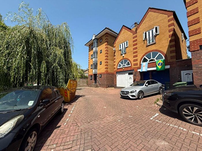 4 Bedroom Semi Detached House To Rent In Hawke Place, Hawke Place, London, SE16