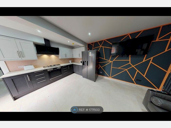 6 Bedroom Semi-Detached House To Rent In Sir Henry Parkes Road, Coventry, CV4