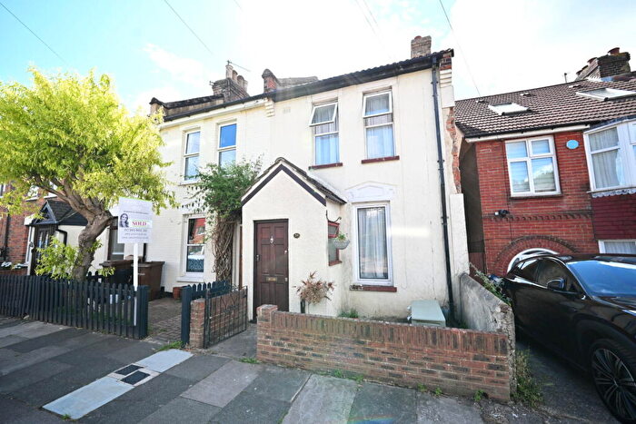 3 Bedroom End Of Terrace House For Sale In Cambridge Road, Strood, Rochester, ME2
