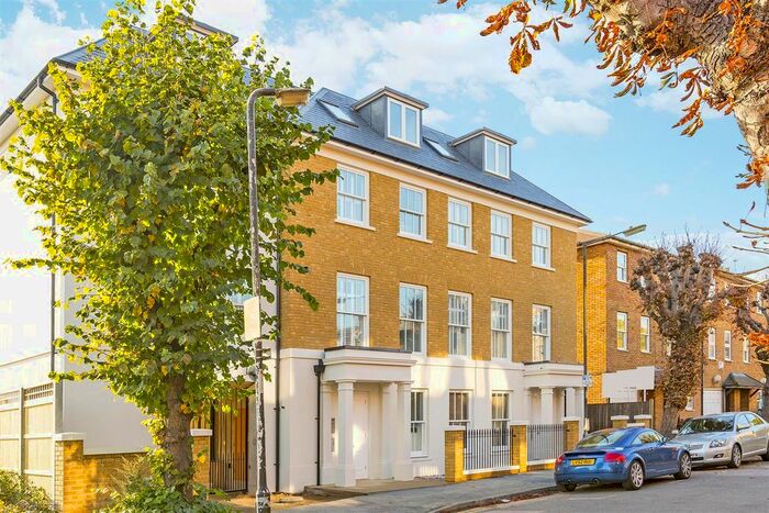 2 Bedroom Flat To Rent In Tabor Grove, London, SW19