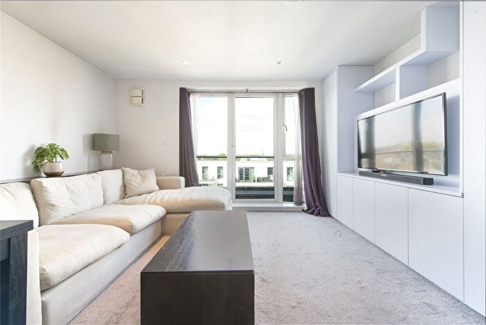 1 Bedroom Flat To Rent In Dairy Close, London, SW6