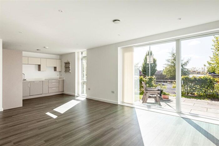 1 Bedroom Flat For Sale In Garden Flat At Beacon Heights, Church Road, Haywards Heath, RH16