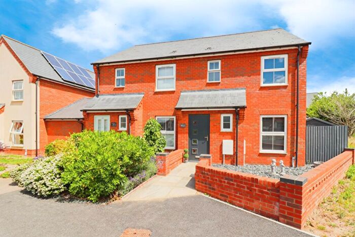 3 Bedroom Semi-Detached House For Sale In Mendham Lane, Harleston, IP20
