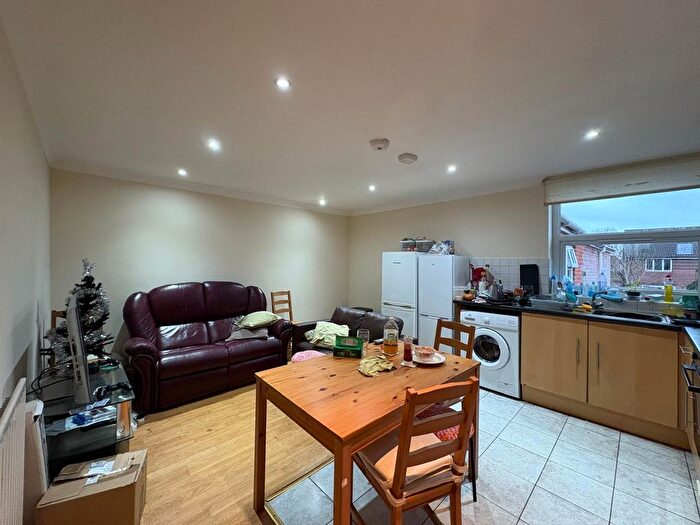 4 Bedroom Semi Detached House To Rent In Lodge Road, Southampton, SO14