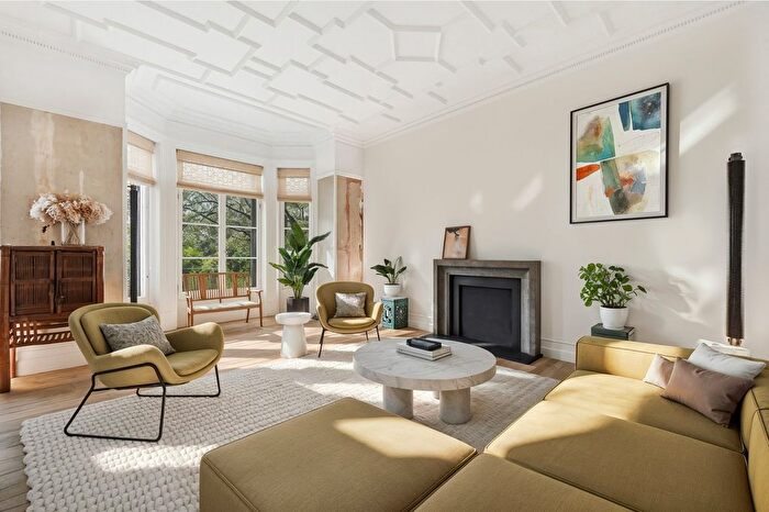 2 Bedroom Flat To Rent In Sloane Gardens, Sloane Square, SW1W