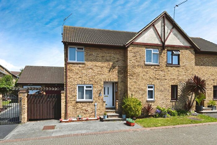 3 Bedroom Semi-Detached House For Sale In Rosecroft Close, Langdon Hills, Basildon, Essex, SS16
