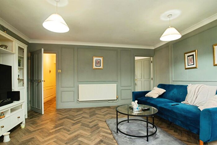 2 Bedroom Flat For Sale In Daviot Street, Cardiff, CF24