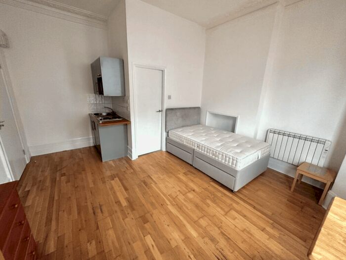 Studio To Rent In Burton Road, London, NW6