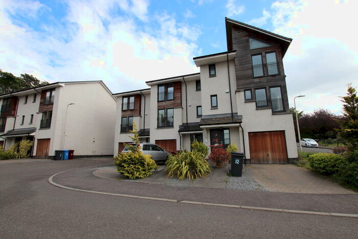4 Bedroom Town House To Rent In Kenmore Gardens, DD3