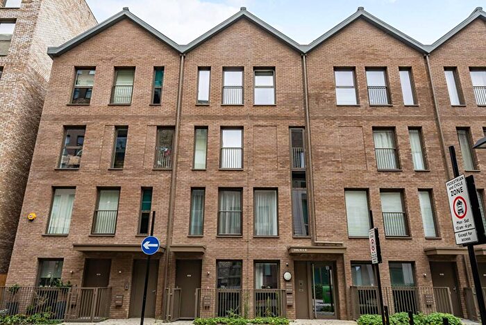 3 Bedroom Maisonette To Rent In Castle Street, Upton Park, London, E13