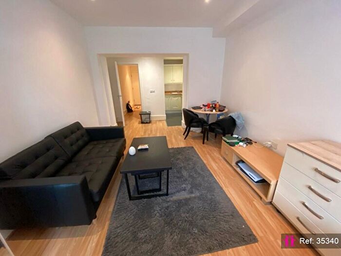 Studio For Sale In Henriques Street, London, E1