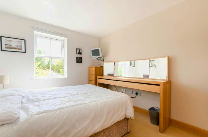 1 Bedroom Flat To Rent In Lower Kings Road, Kingston, Kingston Upon Thames, KT2